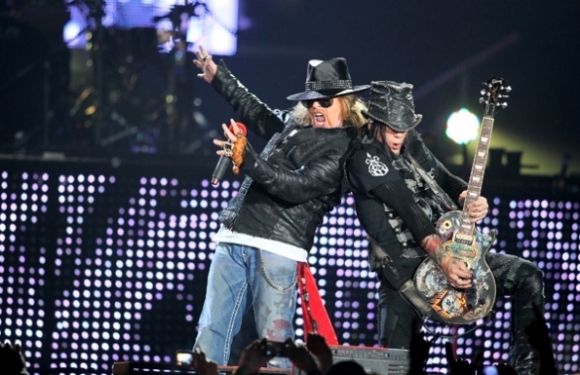 Mancare sanatoasa si trandafiri pentru Axl Rose