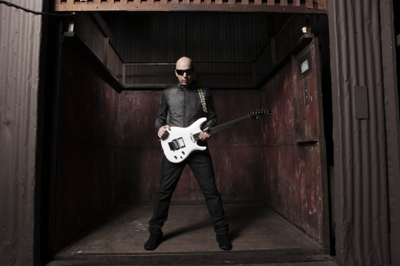 2-Joe_Satriani_revine_in_Romania_203SiHkN.jpg