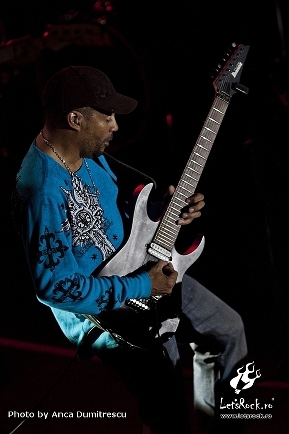 Tony MacAlpine anuleaza turneul european din motive de sanatate