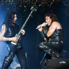 MANOWAR - tricouri Road Warrior GRATIS in turneul Battle Hymns 2011