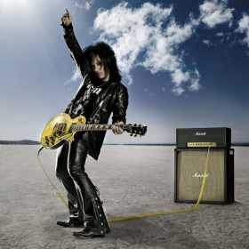 Steve Stevens, legendarul partener de scena al lui Billy Idol, implineste astazi 55 de ani