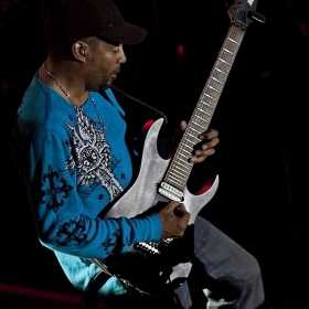 Tony MacAlpine anuleaza turneul european din motive de sanatate