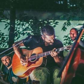 Concert Vița de Vie Acustic în Grădina Cetății Râșnov, la al 10-lea Festivalul de Film şi Istorii Râşnov