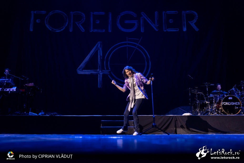 Foreigner, Sala Palatului