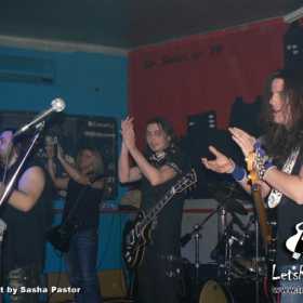 One metal night: Incipient, 9.7 Richter si Trooper in Suburbia