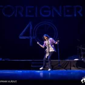 Foreigner, Sala Palatului