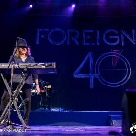 Foreigner, Sala Palatului